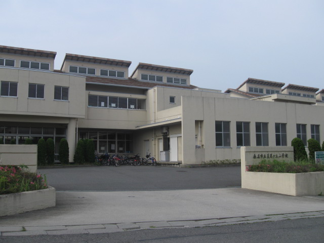 Primary school. 620m to Kuwana Municipal Hoshimi Ke hill elementary school (elementary school)