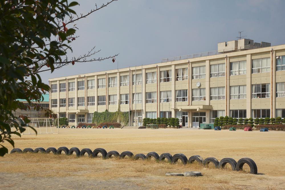 Primary school. 310m until Oyamada North Elementary School