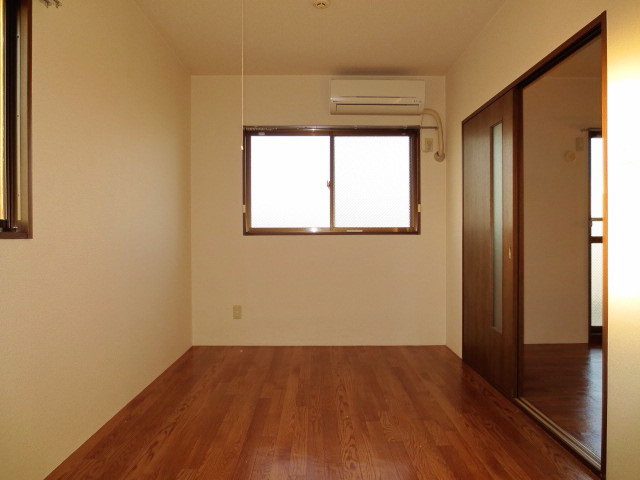 Living and room. Nanyang room (air conditioning, With lighting)