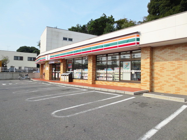 Convenience store. 290m to Seven-Eleven Kuwana Station Nishiten (convenience store)