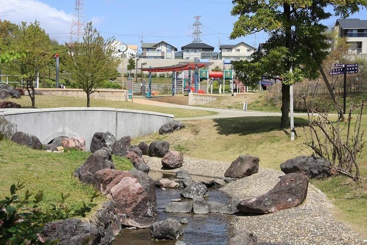 Other.  [Harima central park] Hill of common stage Sunny is, We propose a beautiful urban development to cherish the value of the people who live. Please, Please to need to see the beautiful skyline. (Shooting date: 2013 April 15, 2009)