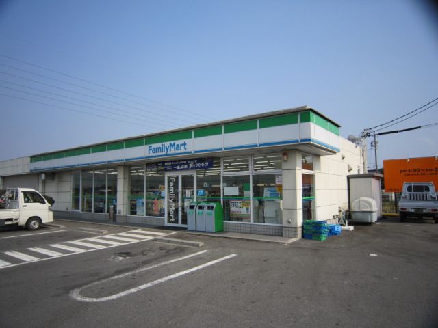 Convenience store. 1300m to Family Mart (convenience store)