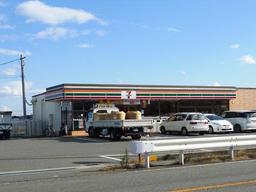 Convenience store. Seven-Eleven 380m to Kuwana Nagashima-cho stride shop