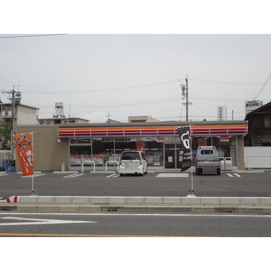 Convenience store. 980m to the Circle K (convenience store)