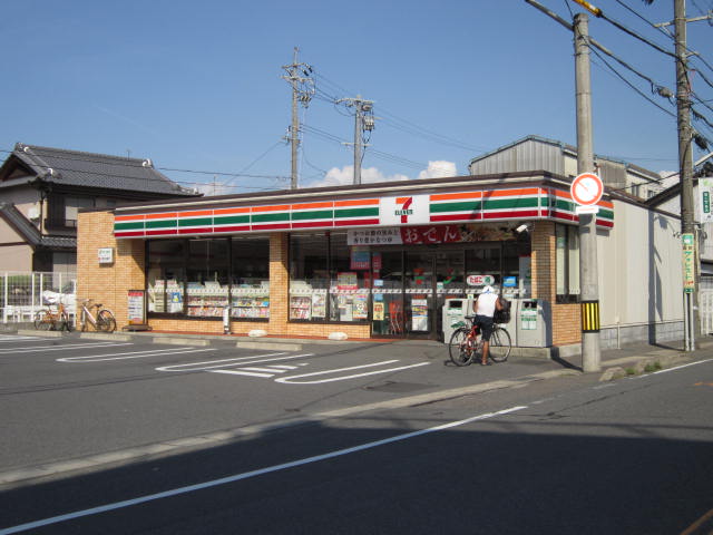 Convenience store. Seven-Eleven Kuwana outer moat store up (convenience store) 940m