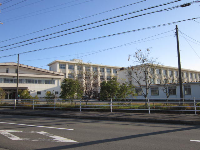 Junior high school. 1190m to Kuwana City Hiwa junior high school (junior high school)