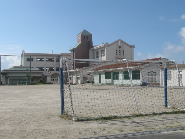 Primary school. 570m to Kuwana Municipal Joto elementary school (elementary school)