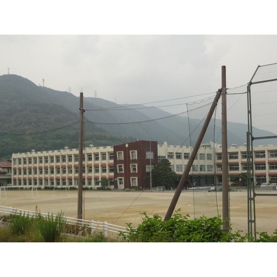 Junior high school. Municipal Tado until junior high school (junior high school) 260m