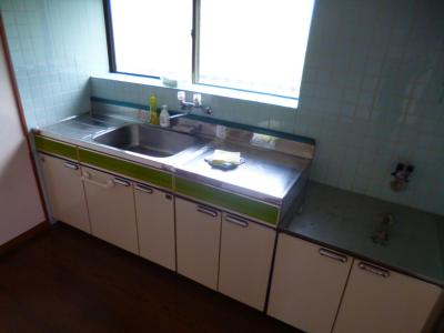 Kitchen. With window