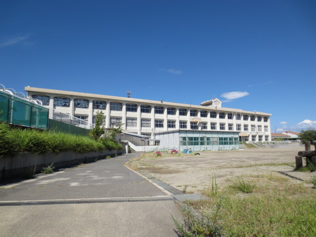 Primary school. 450m to Kuwana Municipal Fujigaoka elementary school (elementary school)