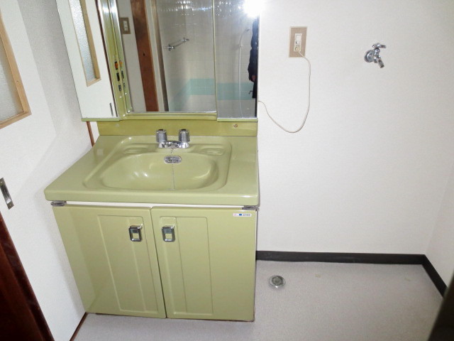 Washroom. Wash basin, Laundry Area