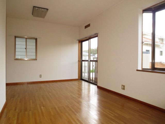 Living and room. 2 Kaiyoshitsu (with bay window)