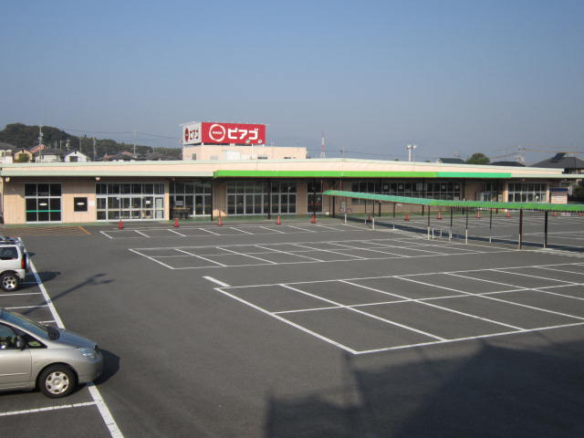 Supermarket. Piago Akao to the store (supermarket) 1180m