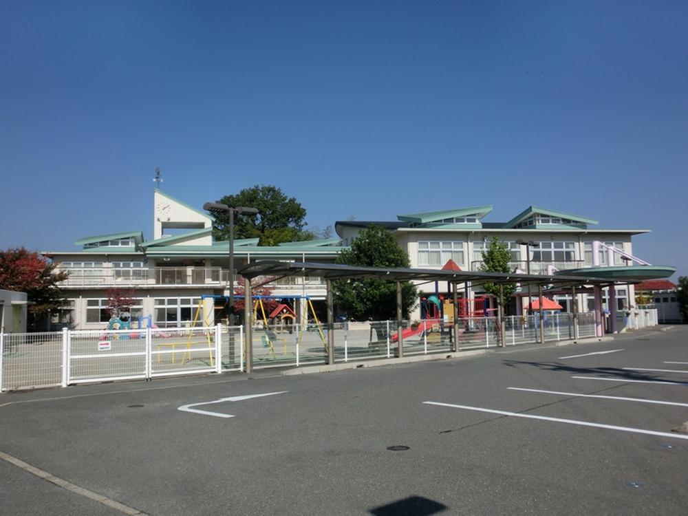 kindergarten ・ Nursery. Kuwahi to nursery 820m