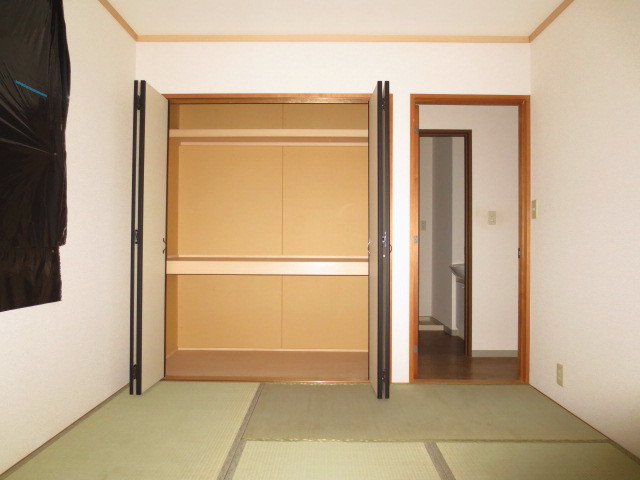Other room space. Japanese-style closet
