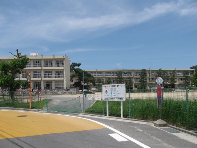 Primary school. 460m to Kuwana Ritcho Island Central Elementary School (elementary school)