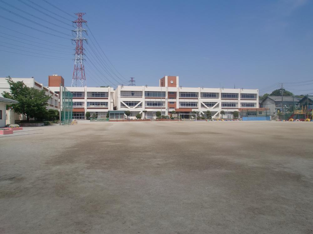 Primary school. Kuwana Municipal Nanawa to elementary school 523m