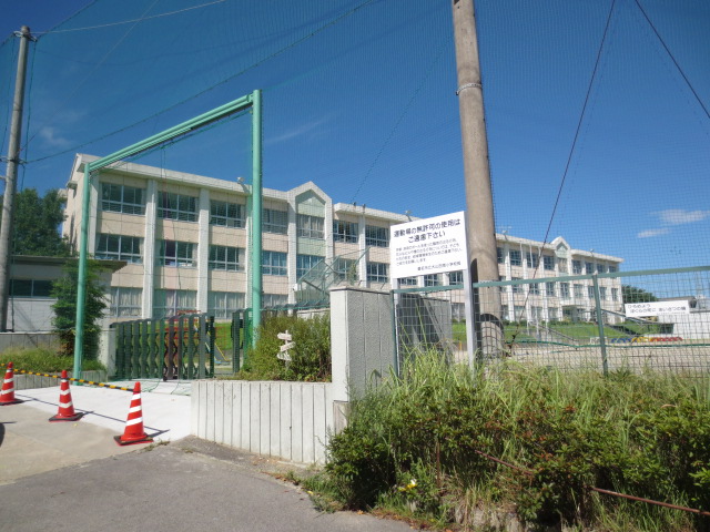 Primary school. Kuwana Univ Yamadaminami elementary school (elementary school) 700m to