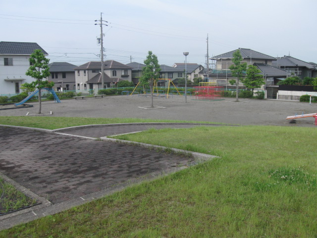 park. 160m until the grass 摘公 Gardens (park)