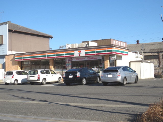 Convenience store. Seven-Eleven Kuwana Eva store up (convenience store) 510m