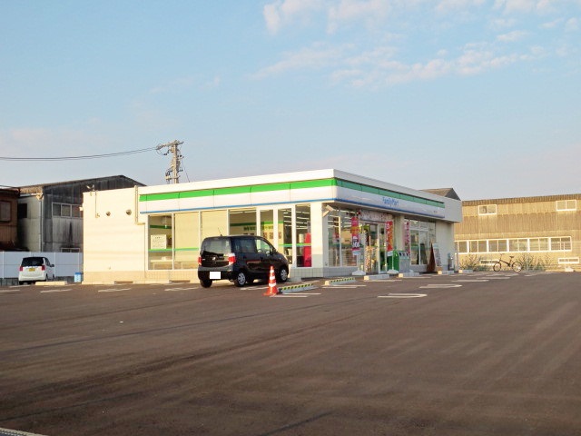 Convenience store. FamilyMart Kuwana Eva store up (convenience store) 260m