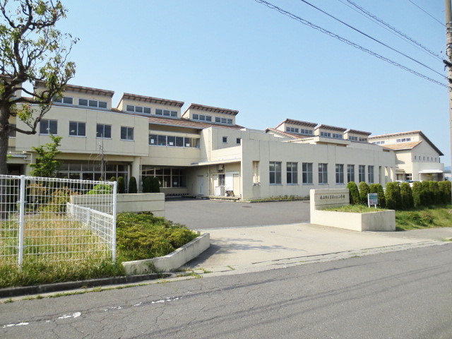 Primary school. Kuwana Municipal Hoshimi Ke hill elementary school (elementary school) up to 200m