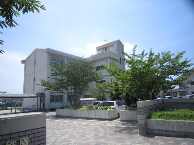 Primary school. Municipal Fujigaoka up to elementary school (elementary school) 3000m