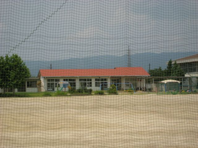 Junior high school. 1200m until the municipal light Mausoleum junior high school (junior high school)