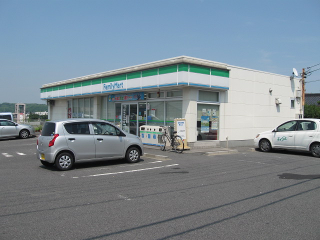 Convenience store. 500m to FamilyMart Kuwana Akao store (convenience store)