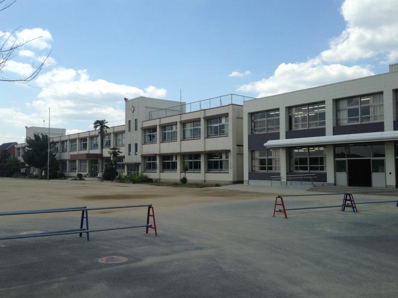 Primary school. Municipal Nakagawa Elementary School