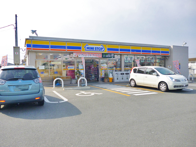 Convenience store. MINISTOP Matsusaka Araki store up (convenience store) 434m