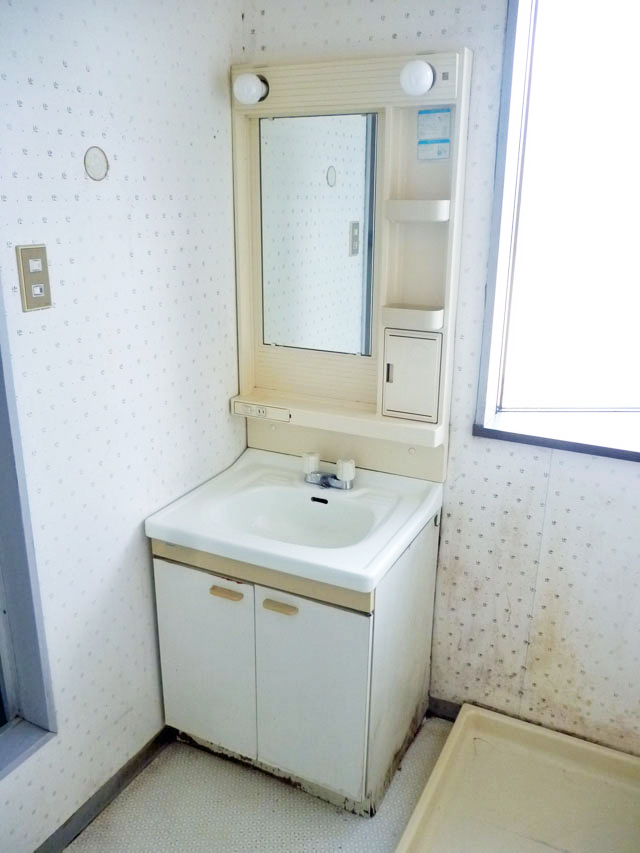 Washroom. Laundry Area Available