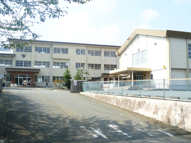 Primary school. 319m to Matsusaka stand fifth elementary school (elementary school)