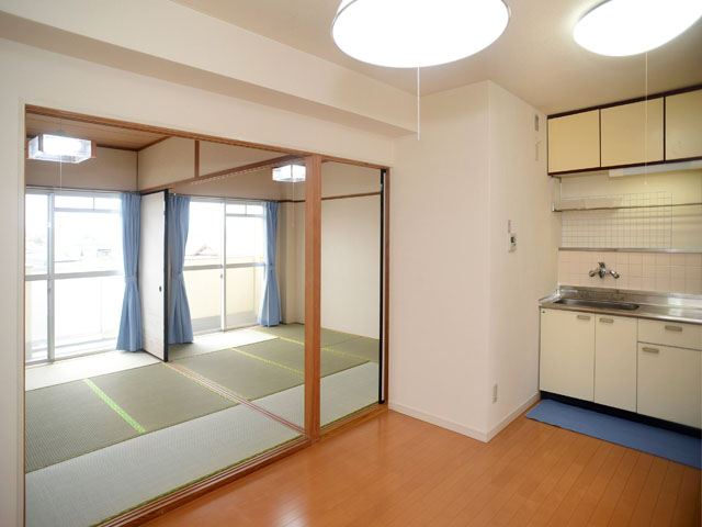 Living and room. LDK ~ Japanese-style room