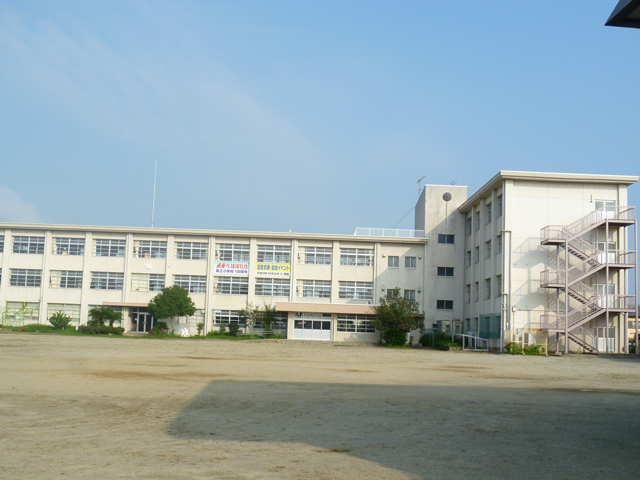 Primary school. 1399m to Matsusaka stand third elementary school (elementary school)