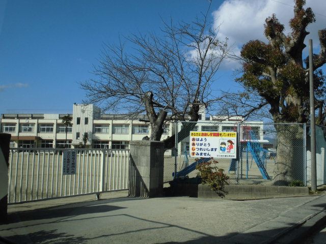 Primary school. 1600m until the Municipal Nakagawa Elementary School (elementary school)