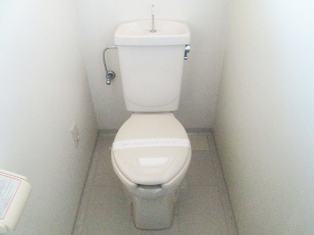 Toilet. (reference)