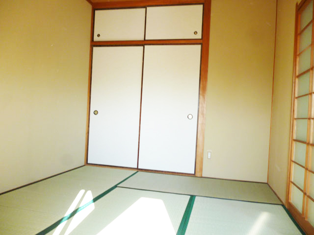 Living and room. (Reference) Japanese-style room