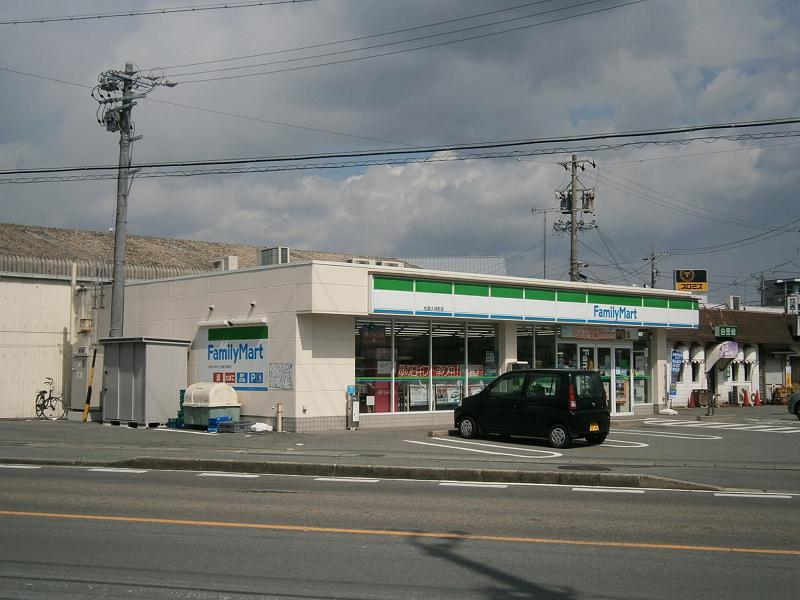 Convenience store. FamilyMart Matsusaka Motoori store up (convenience store) 616m