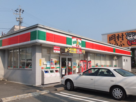 Convenience store. Thanks Matsusaka Yamamuro store up (convenience store) 526m