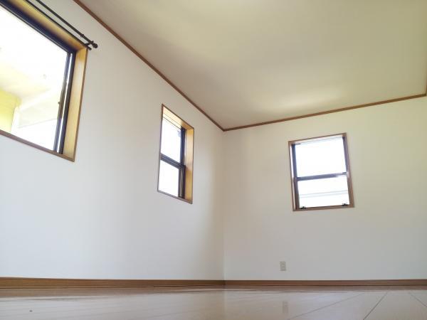 Non-living room. Airy, Also get enough light