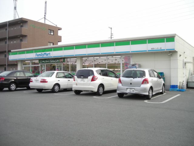 Convenience store. 140m to Family Mart (convenience store)