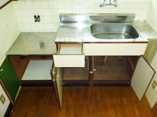 Kitchen. Kitchen storage (below)
