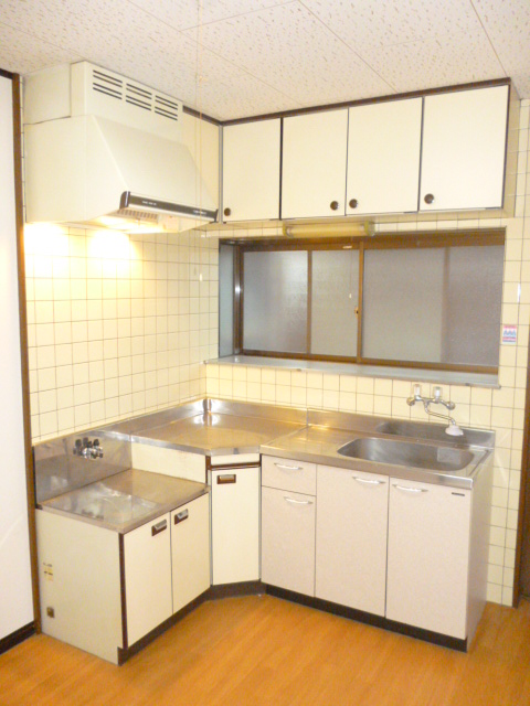 Kitchen. With window ・ Usability also looks good in a large kitchen