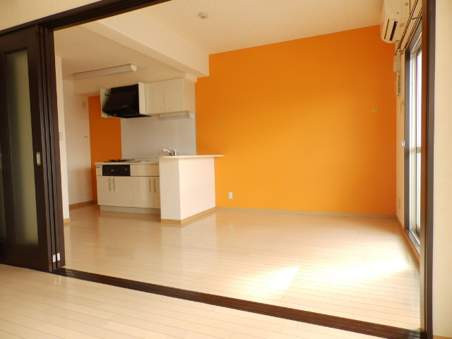 Living and room. Accent orange