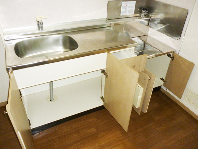 Kitchen. Kitchen storage (below)