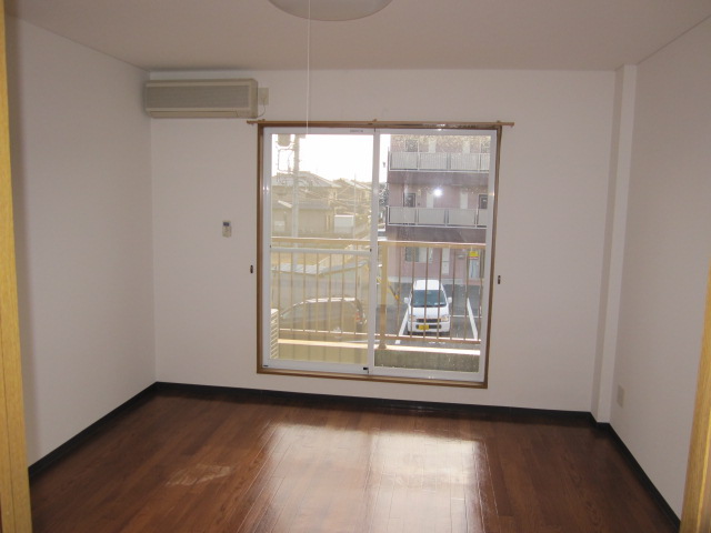Living and room. Western-style 8 pledge