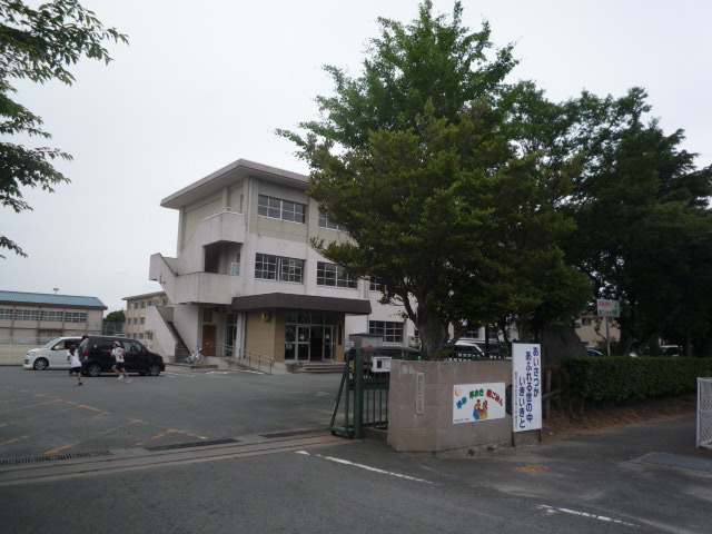 Primary school. 319m to Matsusaka stand second elementary school (elementary school)