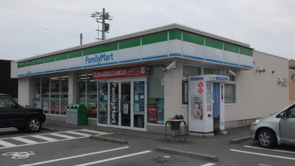 Convenience store. FamilyMart Matsusaka Takamachi store up (convenience store) 361m