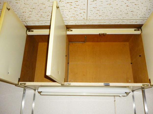 Kitchen. Kitchen storage (above)